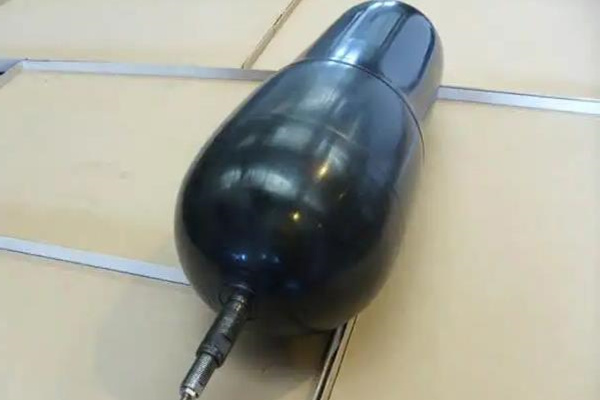 蓄能器里面的液壓油有哪些污染與危害？
